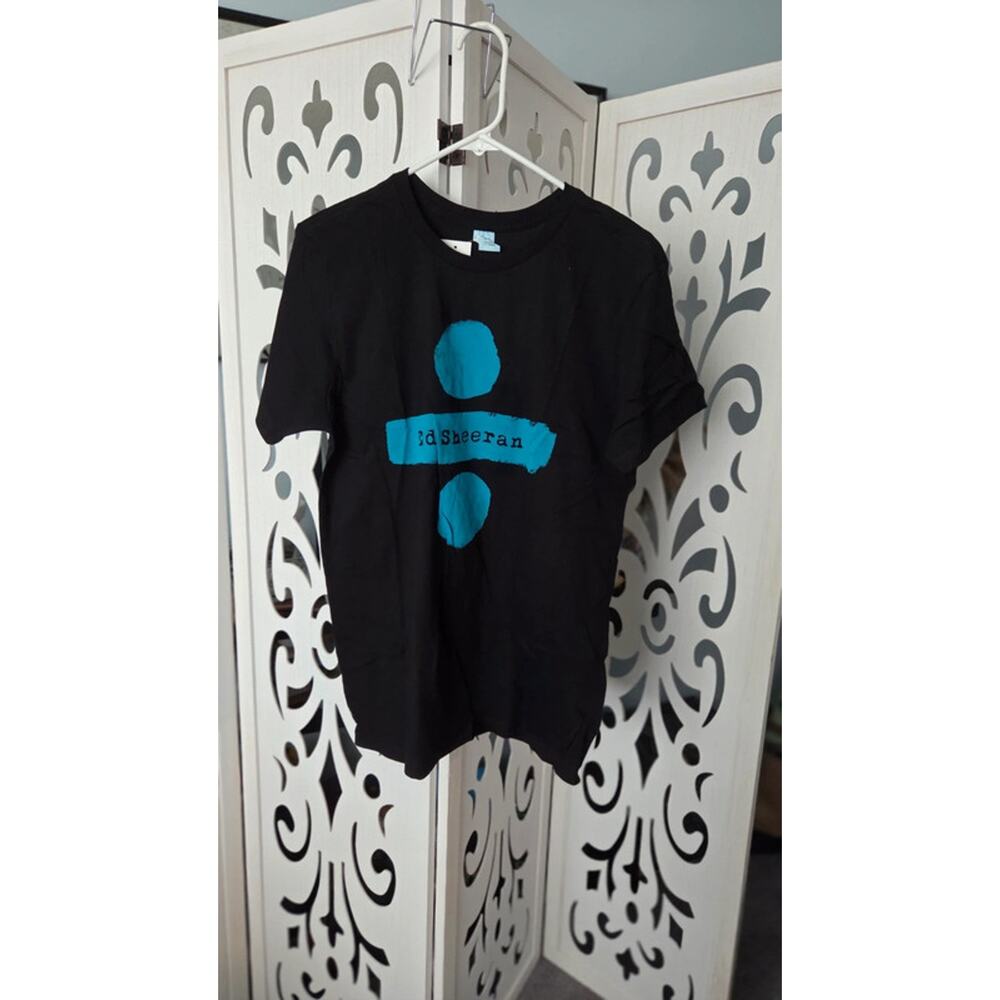 Ed Sheeran concert tour tee Divide Tour Logo Graphic Tee NWT Medium